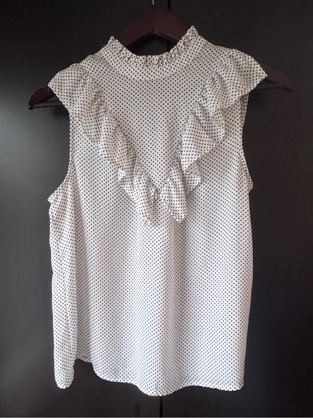 Who What Wear White Polka Dot Ruffle Mock Neck Sleeveless Blouse
